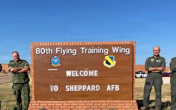 Commander of the Royal Netherlands Air and Space Force visits the 80th Flying Training Wing