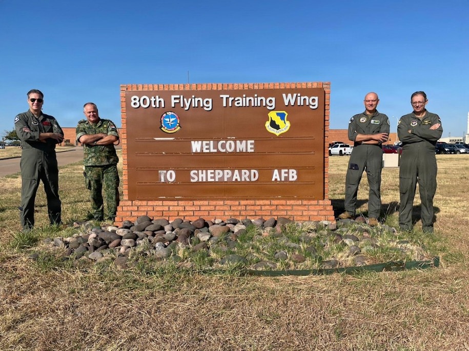 Commander of the Royal Netherlands Air and Space Force visits the 80th Flying Training Wing