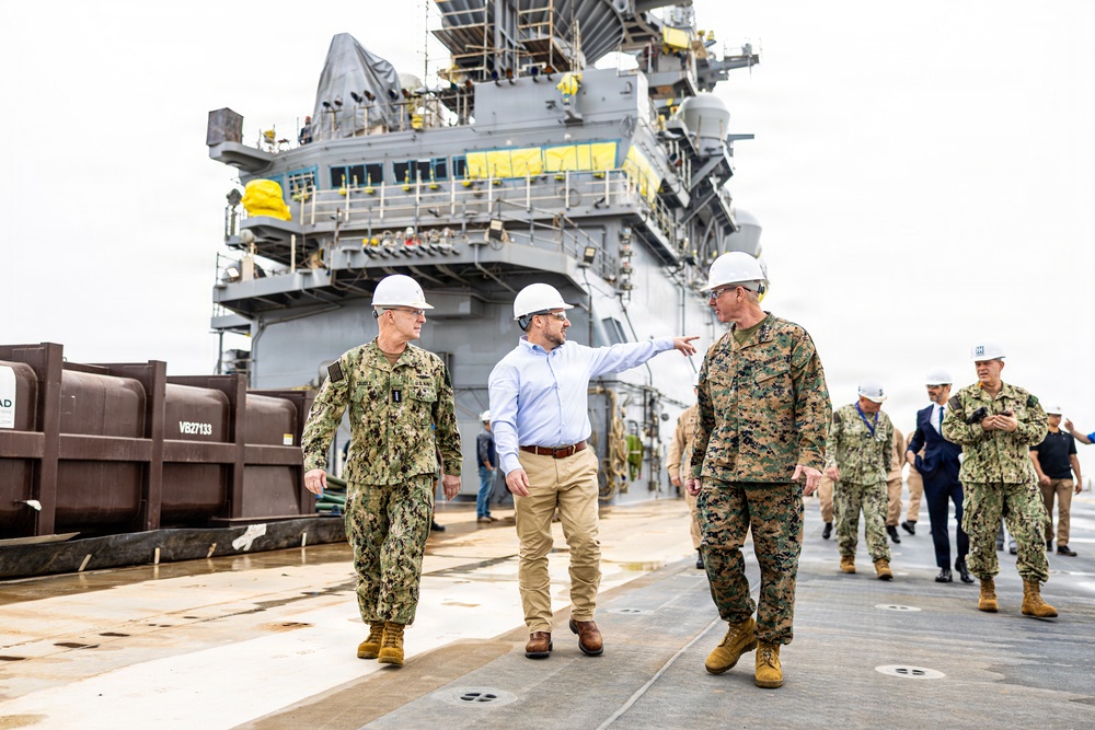 The Commandant, Gen. Eric M. Smith visits Ingalls Shipbuilding with SECNAV and CNO