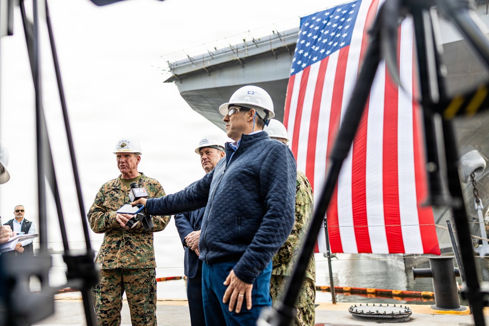 The Commandant, Gen. Eric M. Smith visits Ingalls Shipbuilding with SECNAV and CNO