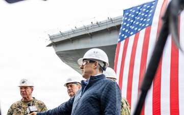The Commandant, Gen. Eric M. Smith visits Ingalls Shipbuilding with SECNAV and CNO