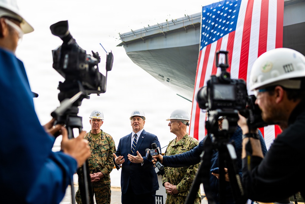 The Commandant, Gen. Eric M. Smith visits Ingalls Shipbuilding with SECNAV and CNO