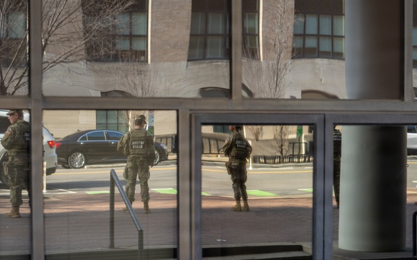 Joint Task Force–DC Joins First Responders for Dignified Transfer Honor Escort