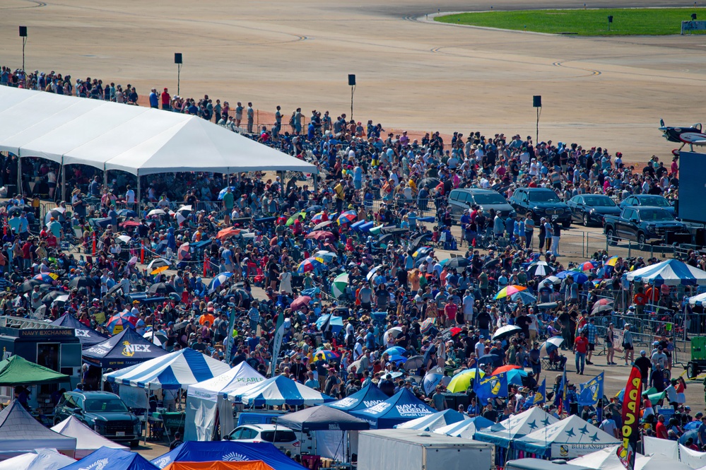 F-22 Raptor Aerial Demonstration Team performs at the Naval Air Station Oceana airshow 2025