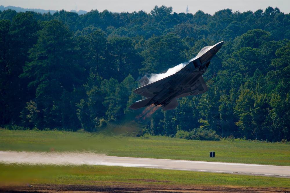 F-22 Raptor Aerial Demonstration Team performs at the Naval Air Station Oceana airshow 2025