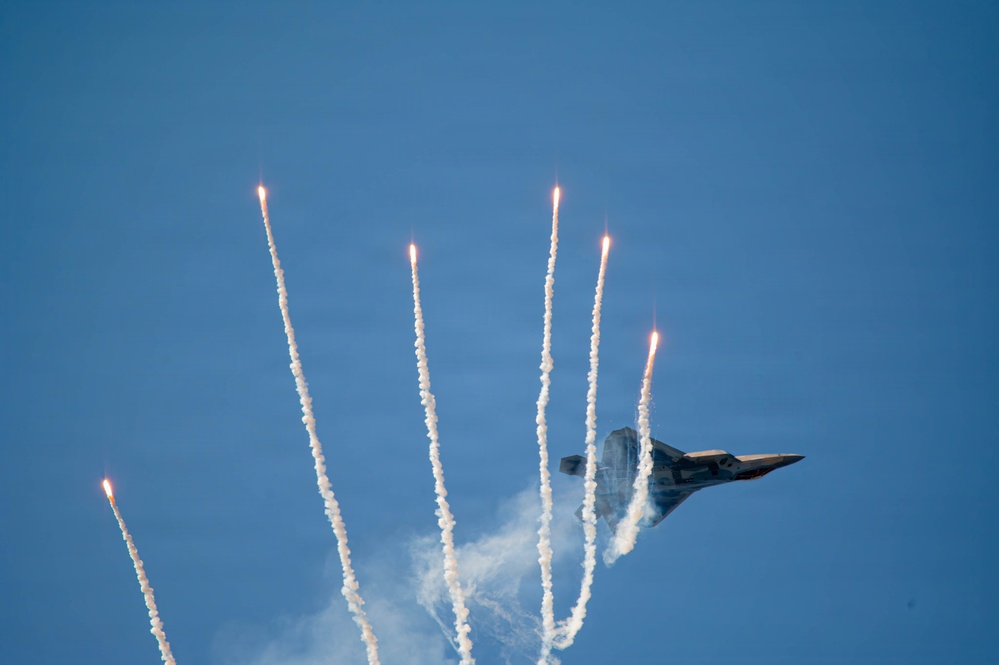 F-22 Raptor Aerial Demonstration Team performs at the Naval Air Station Oceana airshow 2025
