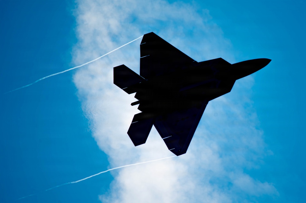 F-22 Raptor Aerial Demonstration Team performs at the Naval Air Station Oceana airshow 2025