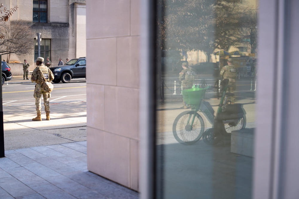 Joint Task Force–DC Joins First Responders for Dignified Transfer Honor Escort