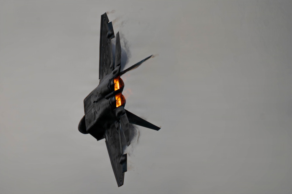 F-22 Raptor Aerial Demonstration Team performs at the Naval Air Station Oceana airshow 2025