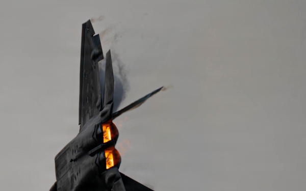 F-22 Raptor Aerial Demonstration Team performs at the Naval Air Station Oceana airshow 2025