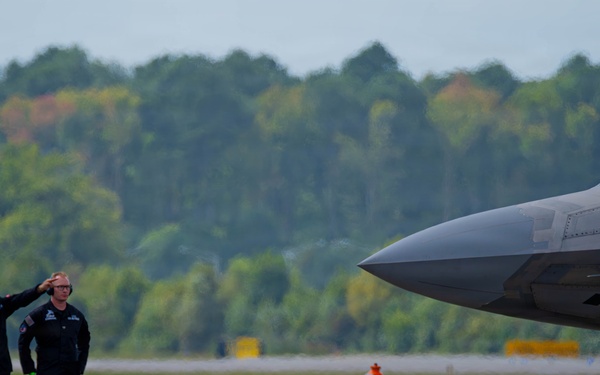 F-22 Raptor Aerial Demonstration Team performs at the Naval Air Station Oceana airshow 2025