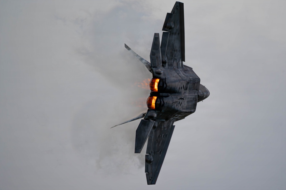F-22 Raptor Aerial Demonstration Team performs at the Naval Air Station Oceana airshow 2025