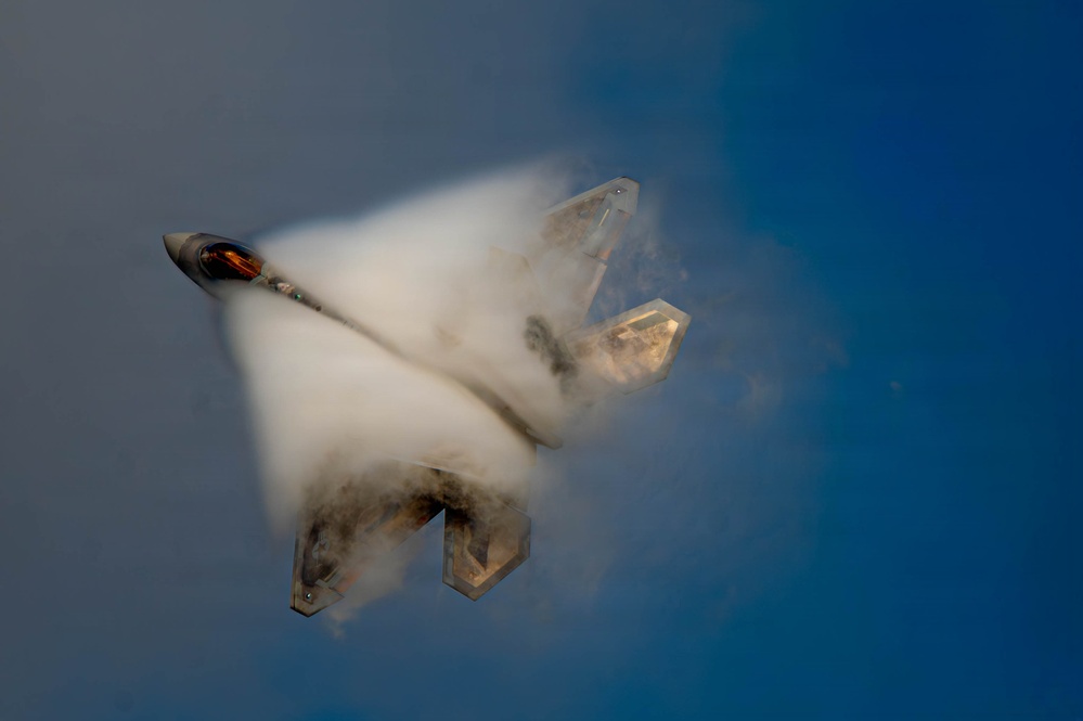 F-22 Raptor Aerial Demonstration Team performs at the Naval Air Station Oceana airshow 2025
