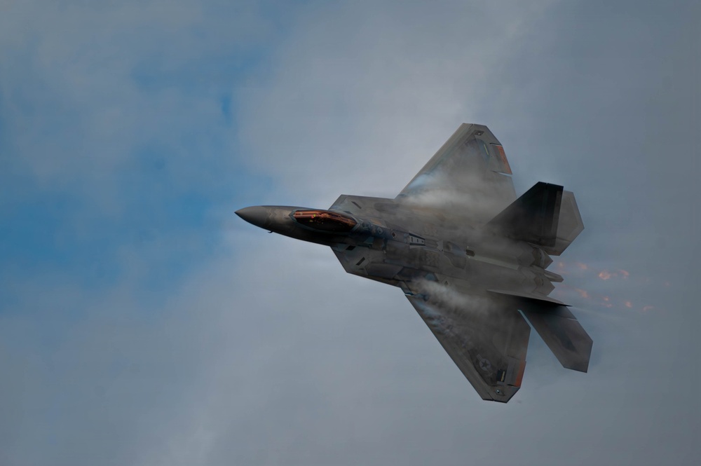 F-22 Raptor Aerial Demonstration Team performs at the Naval Air Station Oceana airshow 2025