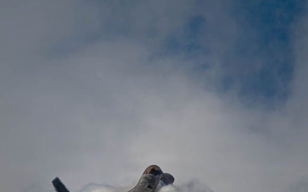 F-22 Raptor Aerial Demonstration Team performs at the Naval Air Station Oceana airshow 2025