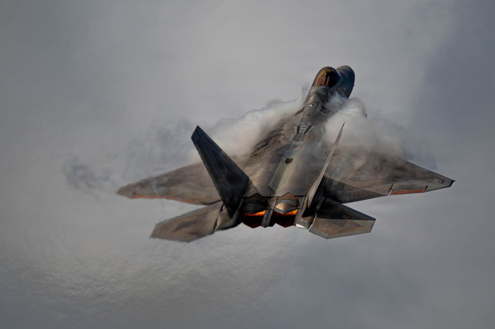 F-22 Raptor Aerial Demonstration Team performs at the Naval Air Station Oceana airshow 2025