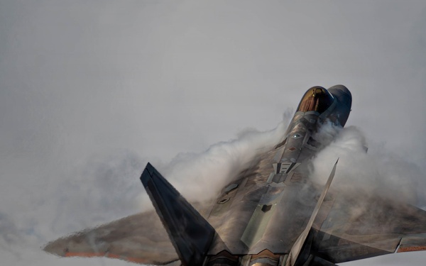 F-22 Raptor Aerial Demonstration Team performs at the Naval Air Station Oceana airshow 2025