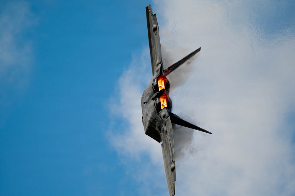 F-22 Raptor Aerial Demonstration Team performs at the Naval Air Station Oceana airshow 2025