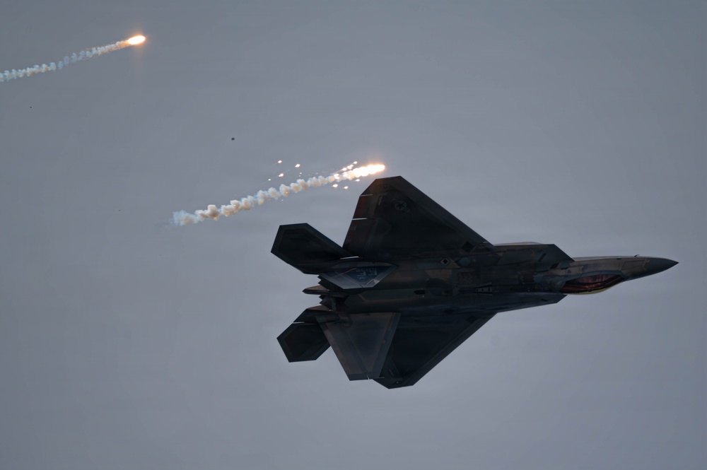 F-22 Raptor Aerial Demonstration Team performs at the Naval Air Station Oceana airshow 2025