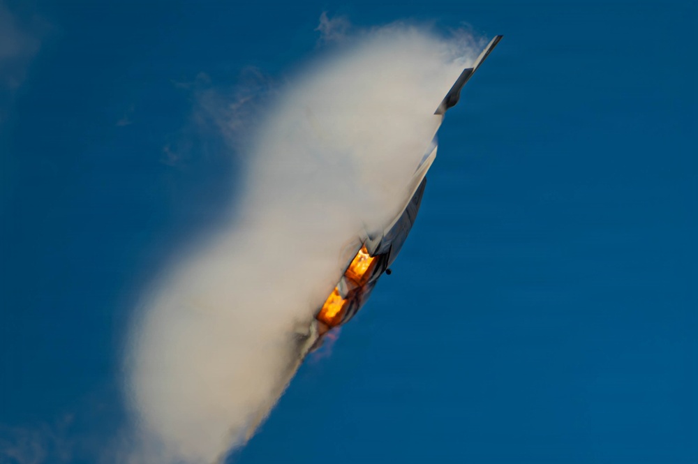 F-22 Raptor Aerial Demonstration Team performs at the Naval Air Station Oceana airshow 2025