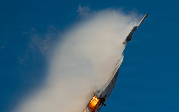 F-22 Raptor Aerial Demonstration Team performs at the Naval Air Station Oceana airshow 2025
