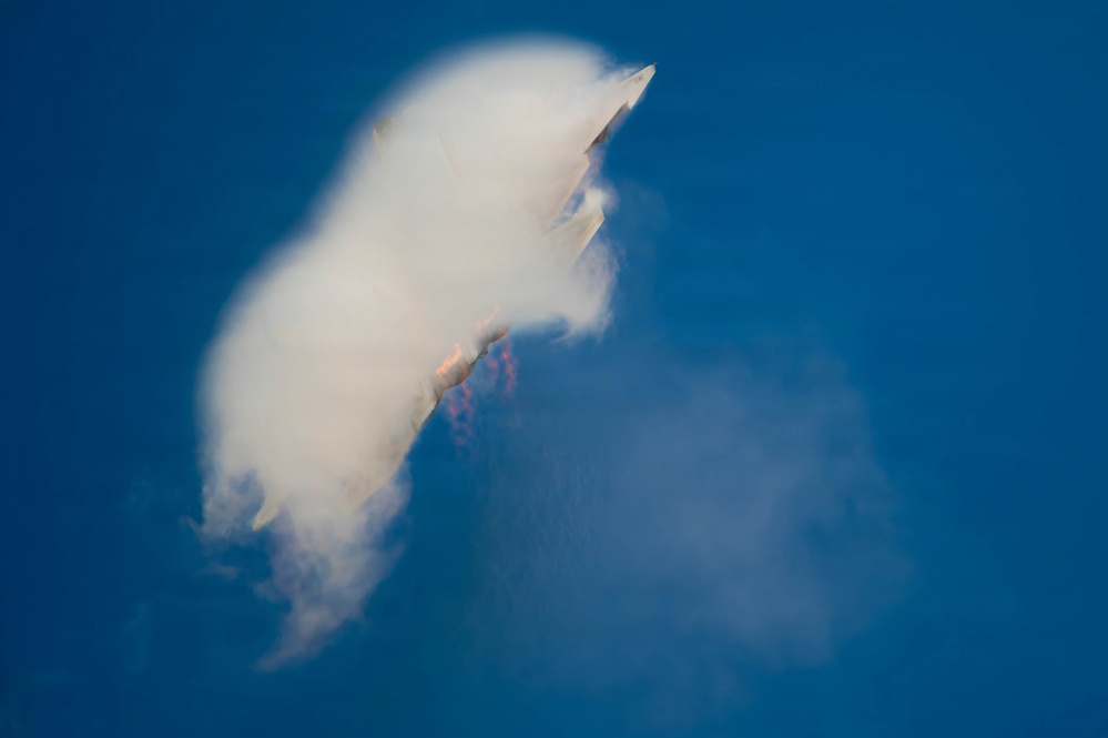 F-22 Raptor Aerial Demonstration Team performs at the Naval Air Station Oceana airshow 2025