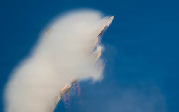F-22 Raptor Aerial Demonstration Team performs at the Naval Air Station Oceana airshow 2025