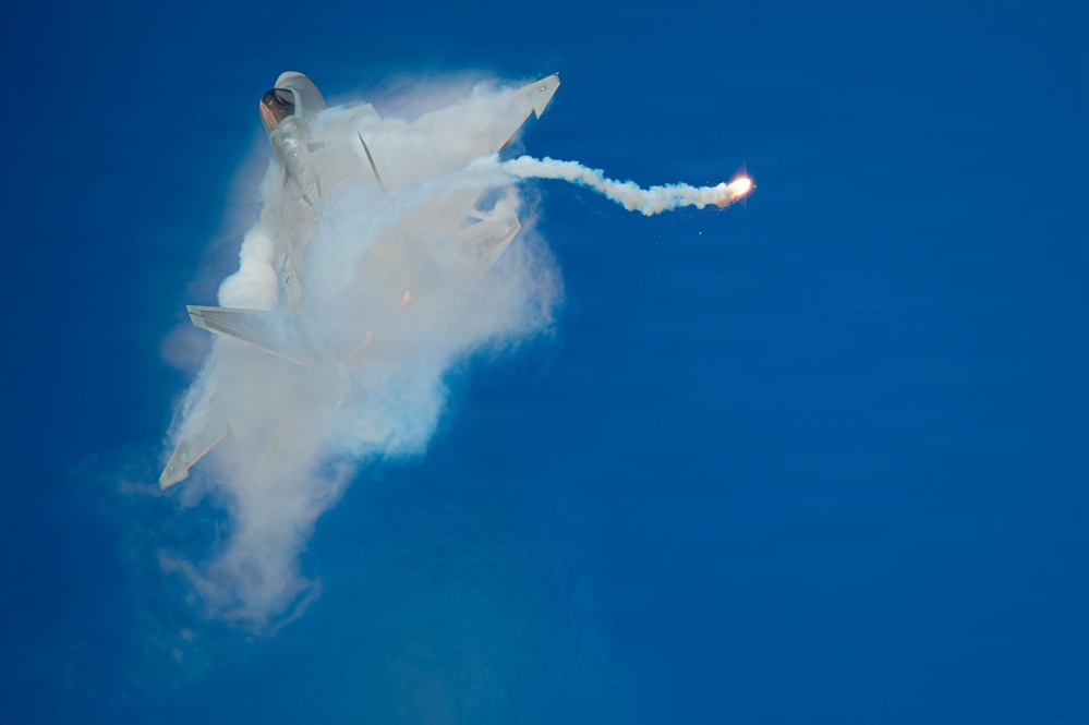 F-22 Raptor Aerial Demonstration Team performs at the Naval Air Station Oceana airshow 2025