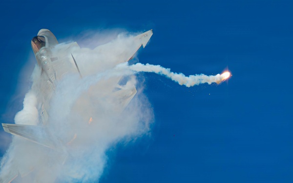 F-22 Raptor Aerial Demonstration Team performs at the Naval Air Station Oceana airshow 2025