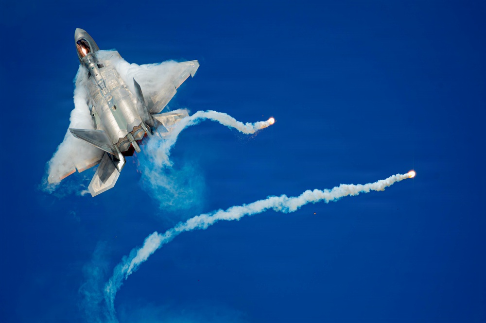 F-22 Raptor Aerial Demonstration Team performs at the Naval Air Station Oceana airshow 2025