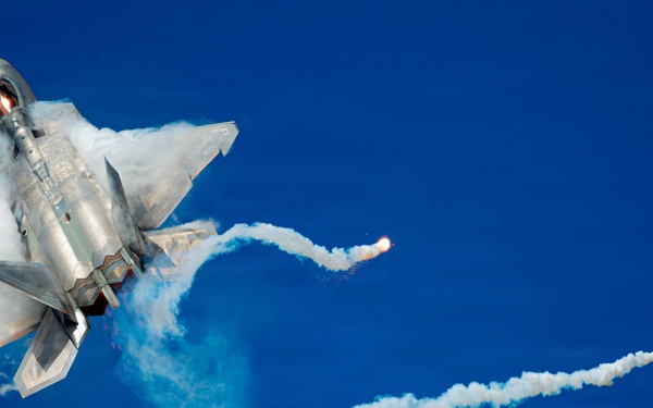 F-22 Raptor Aerial Demonstration Team performs at the Naval Air Station Oceana airshow 2025