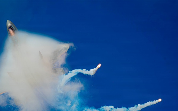 F-22 Raptor Aerial Demonstration Team performs at the Naval Air Station Oceana airshow 2025