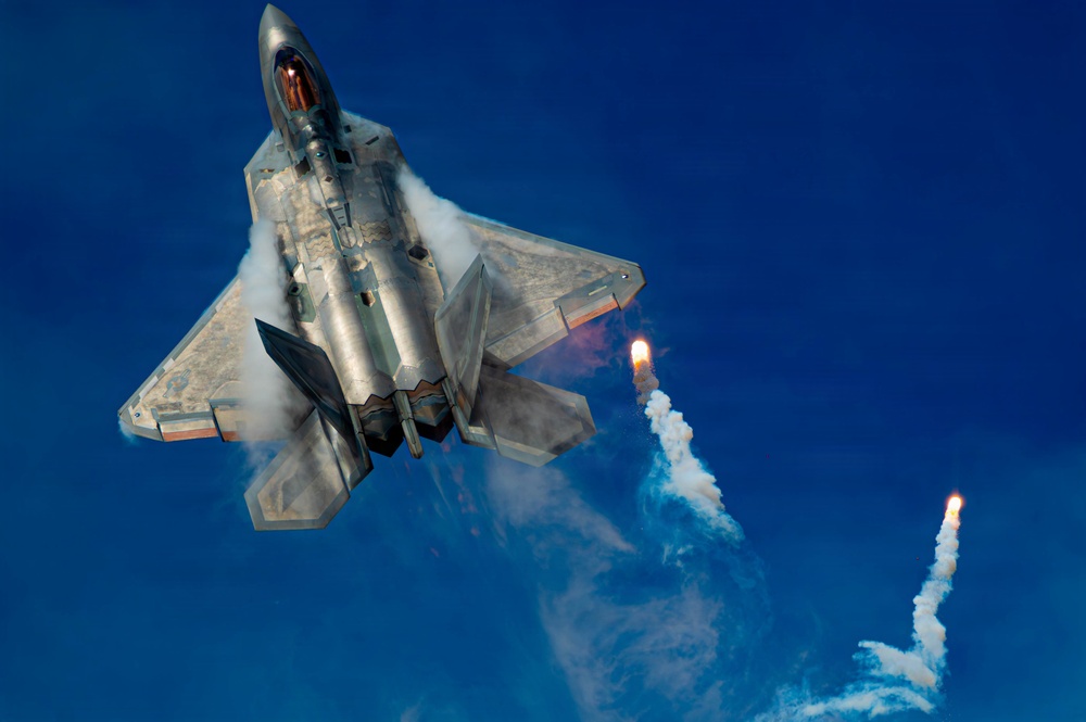 F-22 Raptor Aerial Demonstration Team performs at the Naval Air Station Oceana airshow 2025