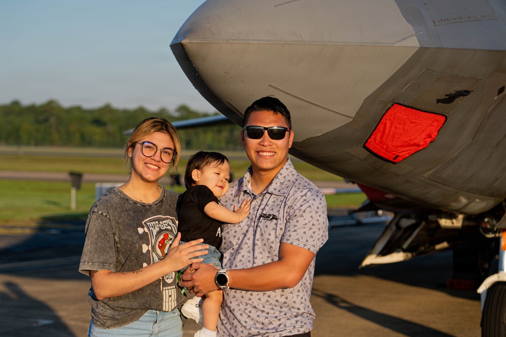 F-22 Raptor Aerial Demonstration Team performs at the Naval Air Station Oceana airshow 2025