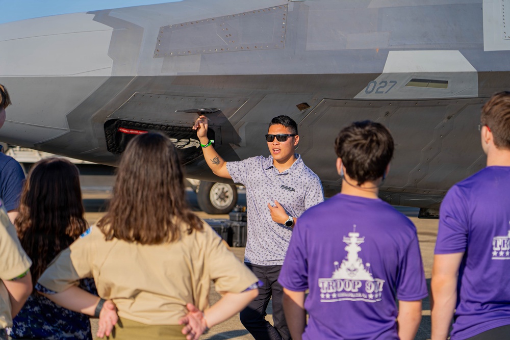 F-22 Raptor Aerial Demonstration Team performs at the Naval Air Station Oceana airshow 2025