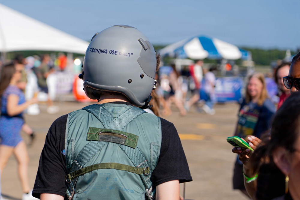 F-22 Raptor Aerial Demonstration Team performs at the Naval Air Station Oceana airshow 2025