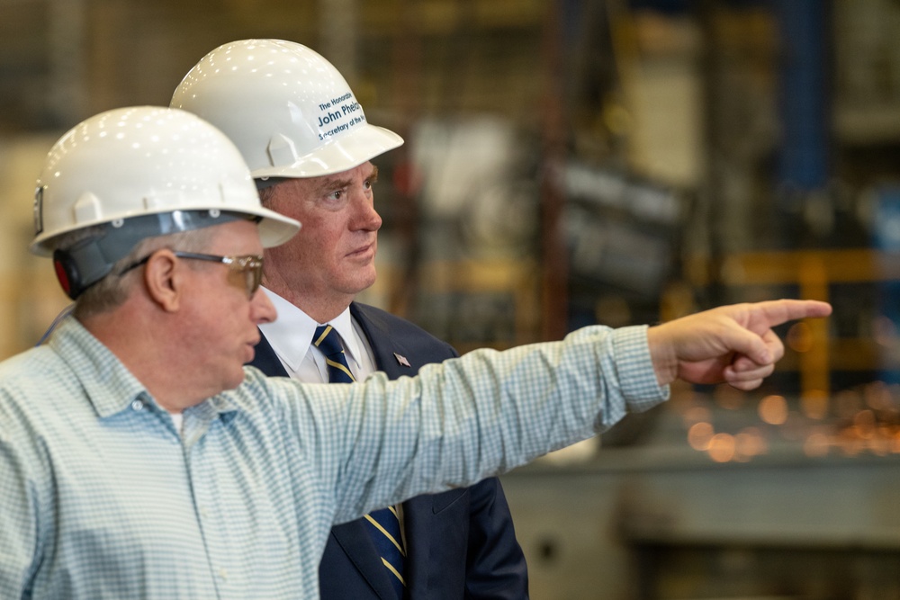 SECNAV Visits Shipbuilders on the Gulf of America