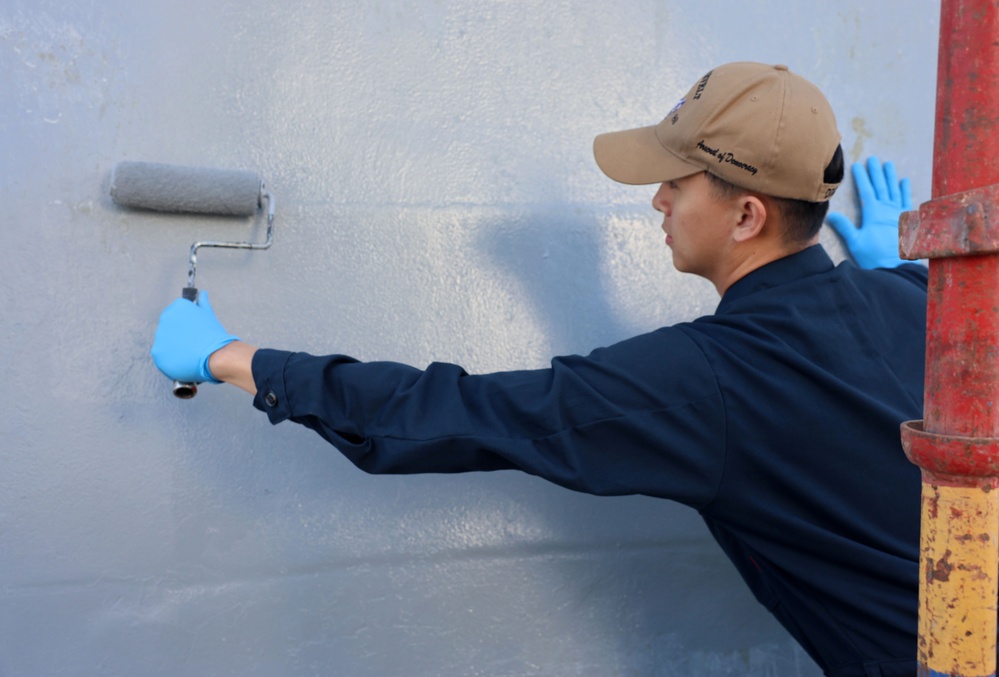 USS Roosevelt (DDG 80) Conducts Shipboard Preservation in Manama, Bahrain
