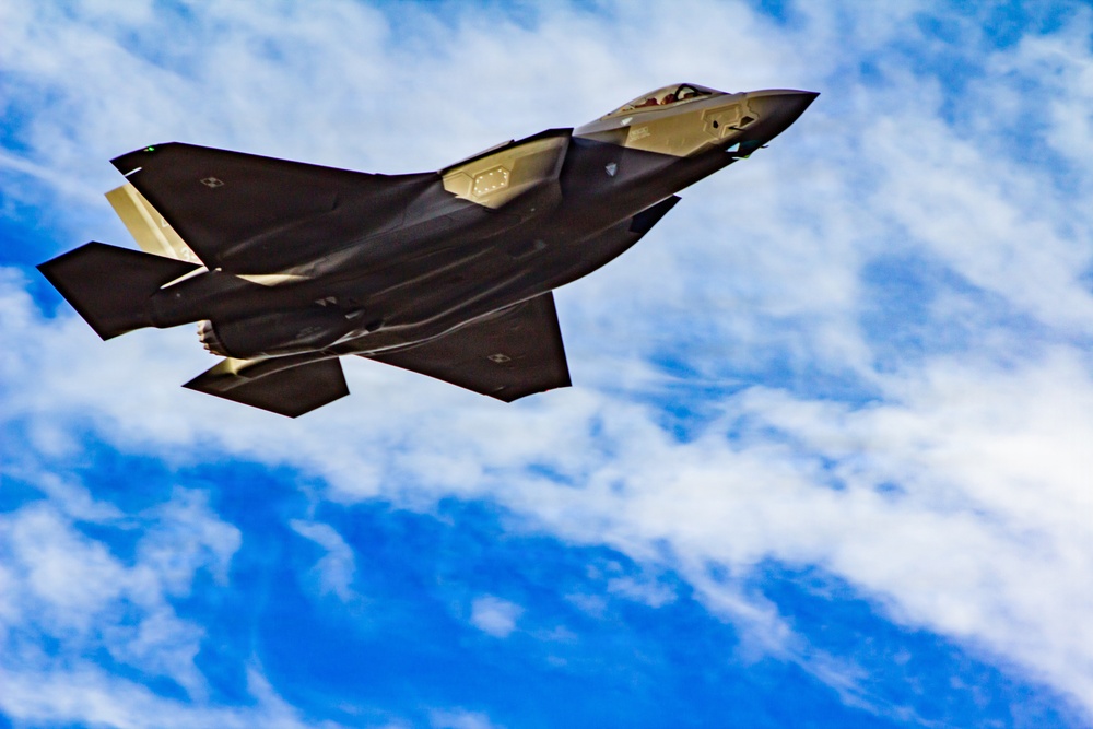 Poland's Final F-35 arriving at Ebbing ANGB