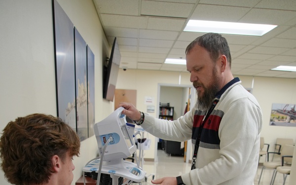 SkillBridge Helps Separated Service Member Continue the Mission at St. Louis MEPS