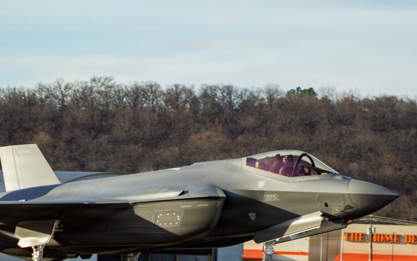 Poland's Final F-35 arriving at Ebbing ANGB