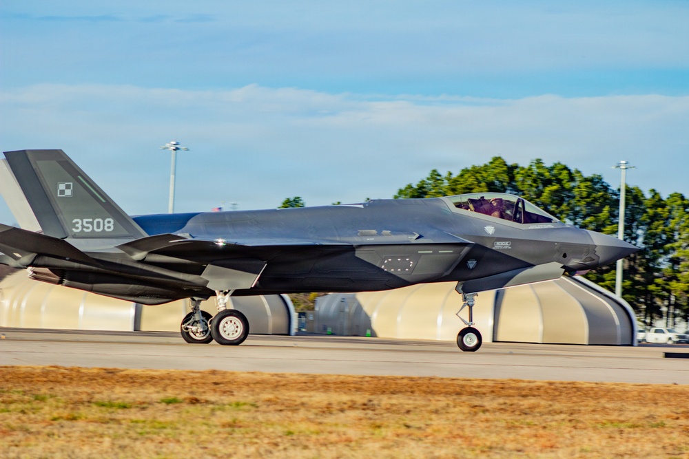 Poland's Final F-35 arriving at Ebbing ANGB