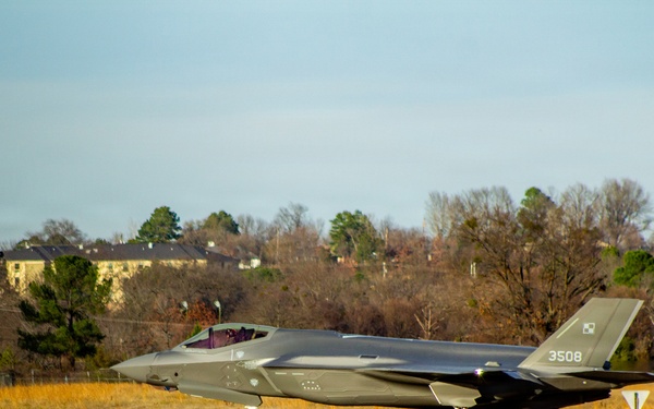 Poland's Final F-35 arriving at Ebbing ANGB