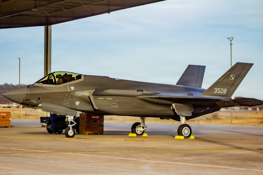 Poland's Final F-35 arriving at Ebbing ANGB