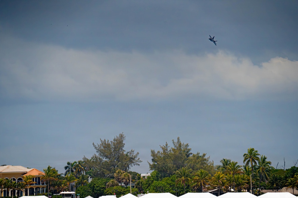 F-22 Raptor Aerial Demonstration Team performs at Air Dot Show Tour Ft. Lauderdale 2025