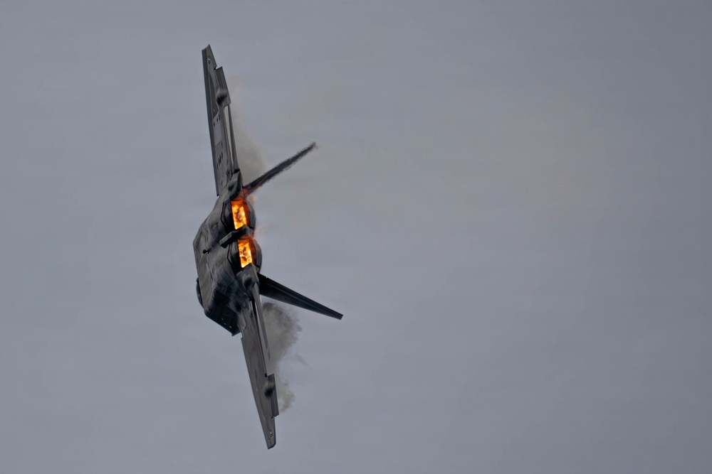 F-22 Raptor Aerial Demonstration Team performs at Air Dot Show Tour Ft. Lauderdale 2025