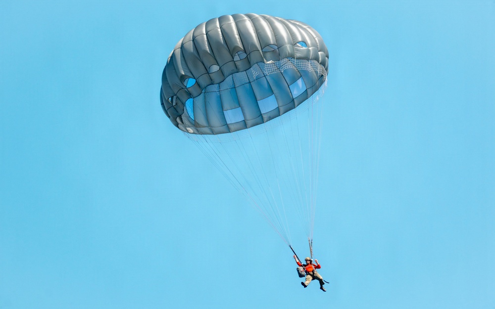 Charleston Airmen static line jump over Lake Moultrie