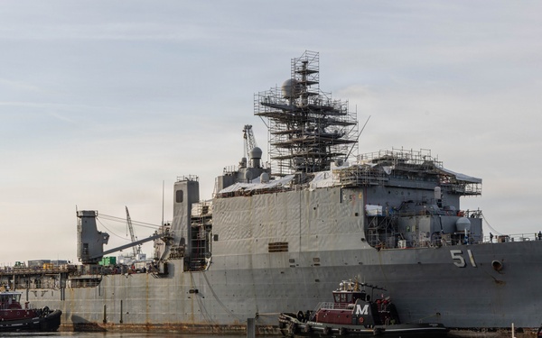 USS Oak Hill (LSD 51) Docks at General Dynamics NASSCO-Norfolk