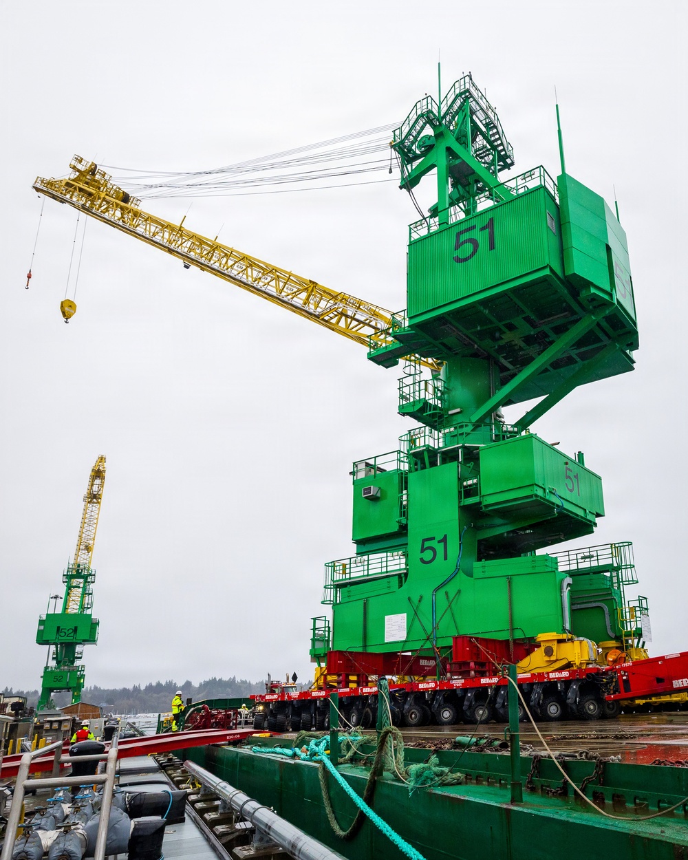 New crane 51 arrives to PSNS IMF