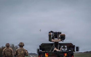 U.S. Army air defenders test portable sensors and shooters designed for EFDL during Project Flytrap 4.5